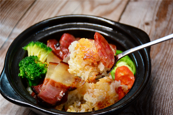 怡品劲煲仔饭