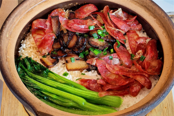 金手指煲仔饭 金手指煲仔饭