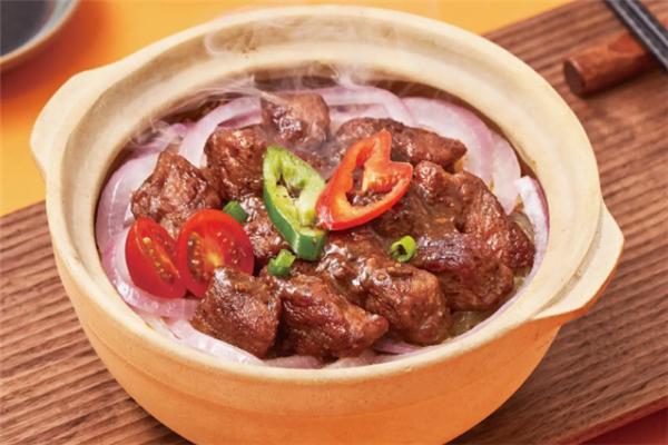 小小焖锅煲仔饭
