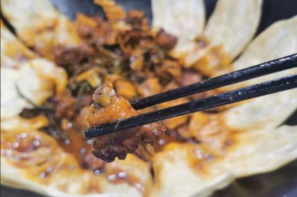 古彭七亿七土锅炖公鸡 古彭七亿七土锅炖公鸡