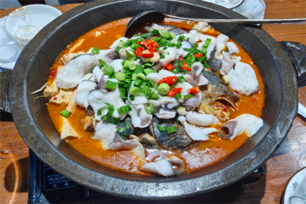 跃龙门石锅鱼