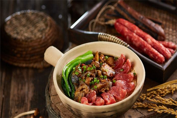 泰哥特色煲仔饭
