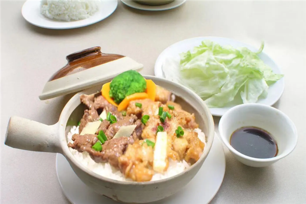 萧多多煲仔饭