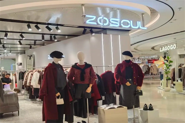 佐色服装