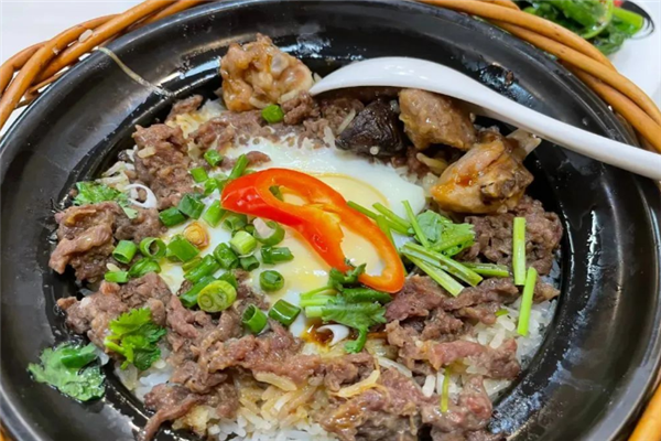 粤点粤牛功夫煲仔饭