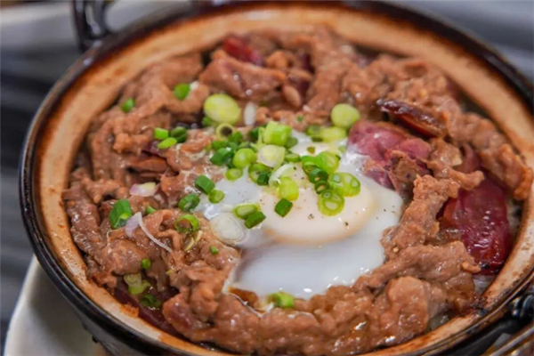 粤点粤牛功夫煲仔饭