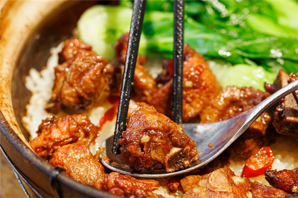粤点粤牛功夫煲仔饭
