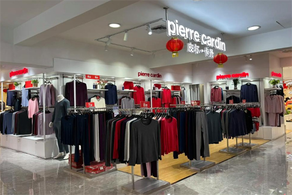 皮尔卡丹服装