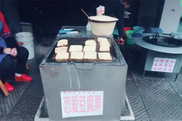 烤恋爱豆腐果烤车