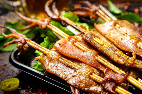 美味余鱿鱼烤串