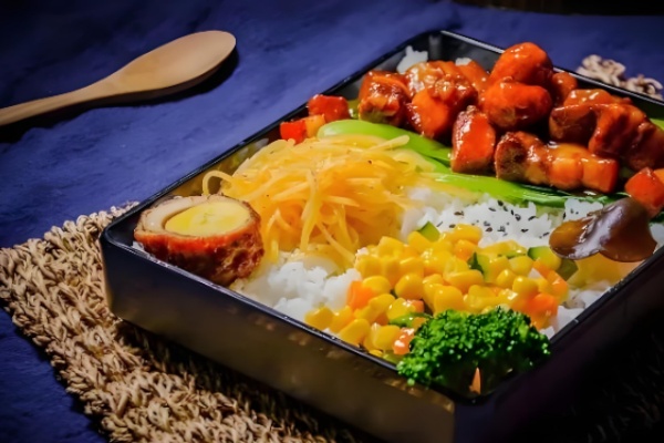 81号卤汁便当 81号卤汁便当