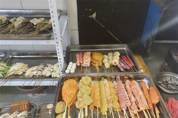 翘口皮沾沾串串 翘口皮沾沾串串