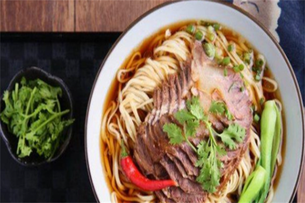 牛顶顶牛肉面