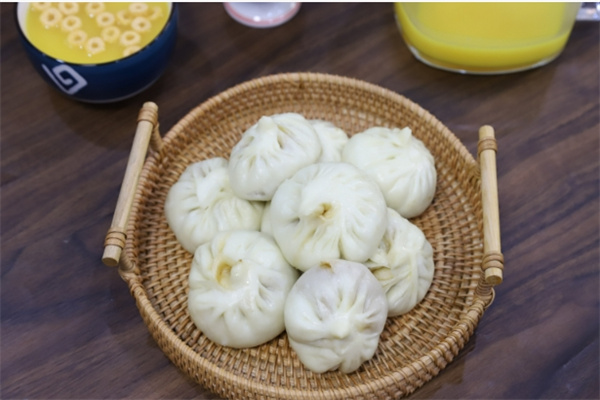 三个包子