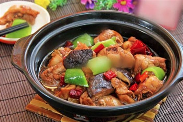 泉碗香黄焖鸡米饭