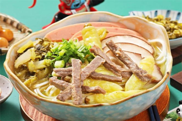 炸舌泡椒牛肉米粉 炸舌泡椒牛肉米粉