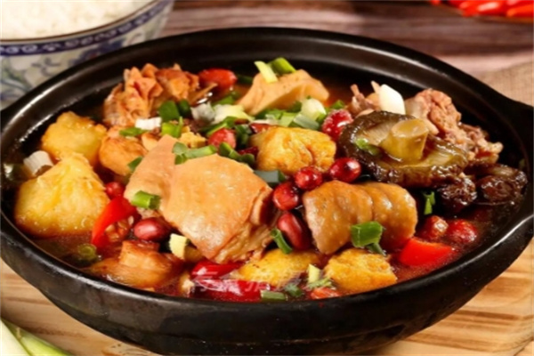 腾记黄焖鸡米饭