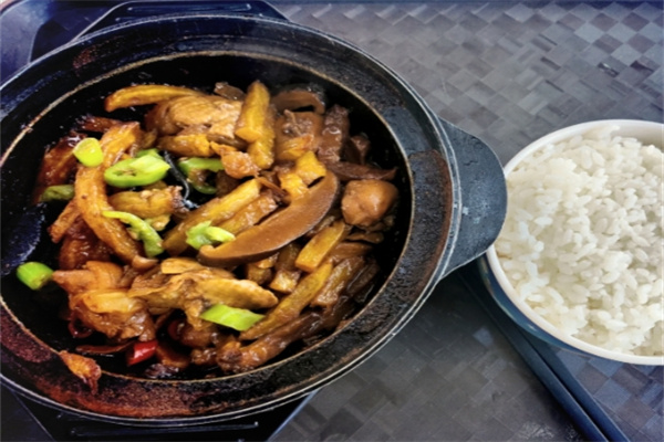 腾记黄焖鸡米饭