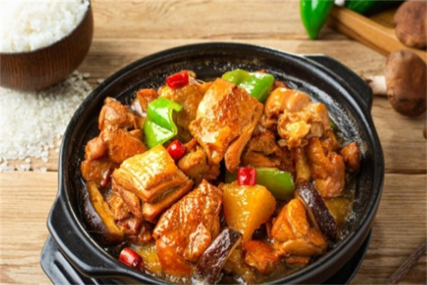 云岭坊黄焖鸡米饭