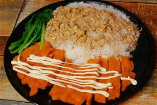 杨哥轰炸鸡饭