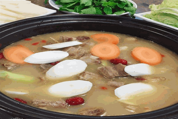 有盐味特色排骨汤锅