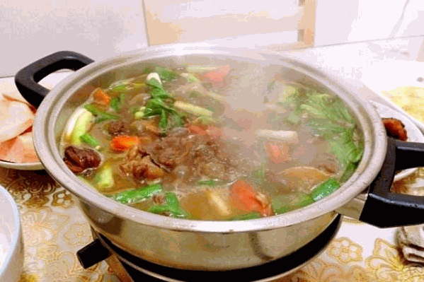 薪夏季热气羊肉火锅