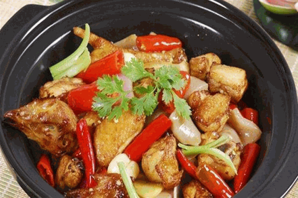 大研自制鸡煲火锅