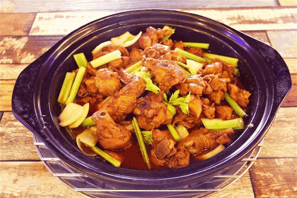 大研自制鸡煲火锅