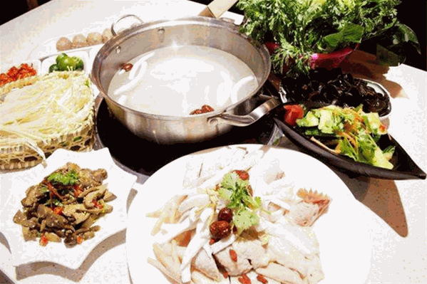 四季沁园椰子鸡 四季沁园椰子鸡