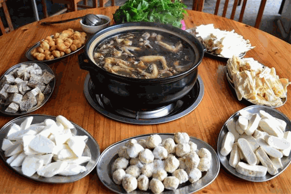 熹乐鸽药膳火锅
