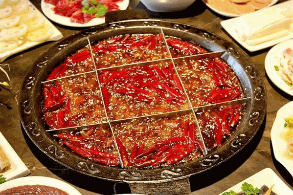 小木船渔村鱼火锅