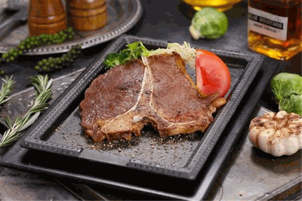 江湖小牛水煮牛排总店在哪儿？加盟电话多少