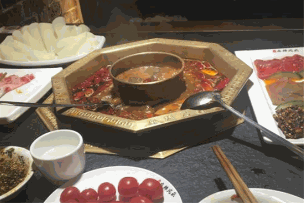 麻辣风云重庆老火锅 麻辣风云重庆老火锅