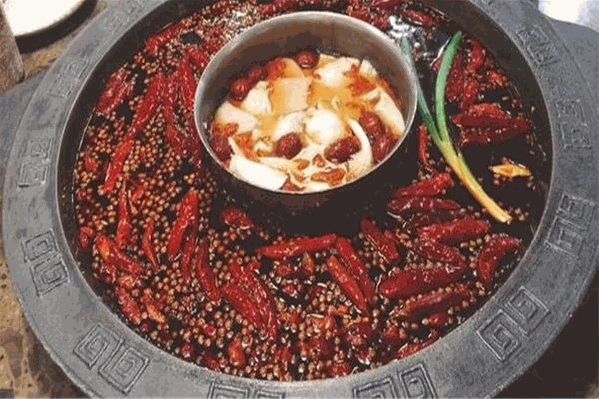 重庆古镇老火锅