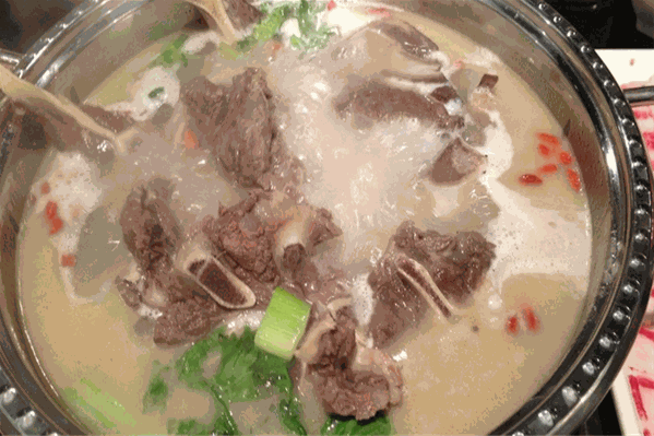今年牛事鲜牛肉火锅
