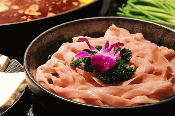 ​九尺鲜鸭肠火锅