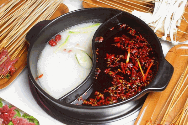 蕉三宜酸汤豆米火锅