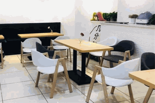 连冠奶茶店
