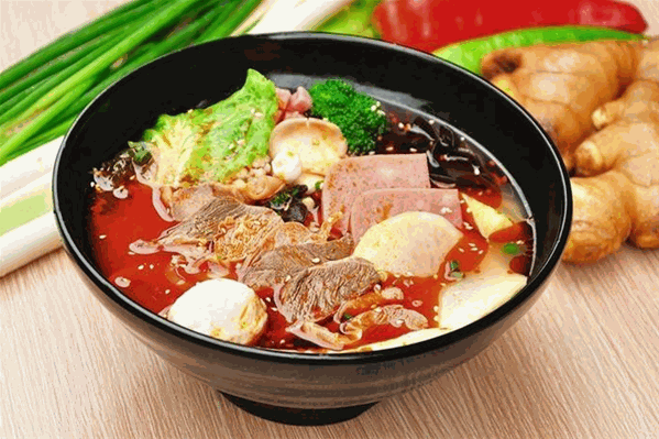 马路边麻辣烫