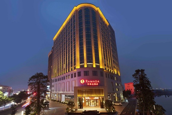 华美达酒店