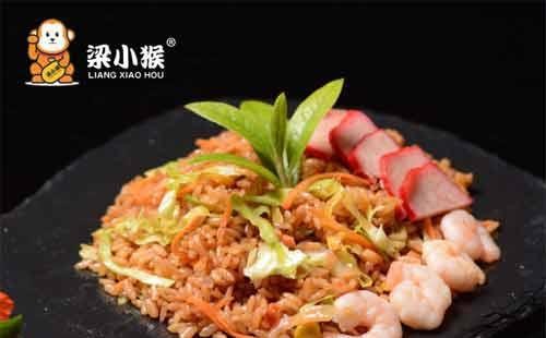 年轻人适合投资什么餐饮项目？梁小猴港式铁板炒饭专人指导培训