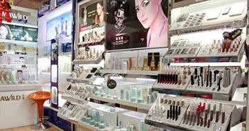 女性经营美容化妆品连锁店获得更好的收益？