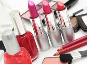 年轻女性投资化妆品加盟店怎样提高市场核心竞争力