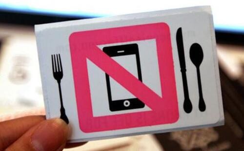 餐厅上班时收员工手机合法吗？员工在餐厅上班时间手机该不该收？