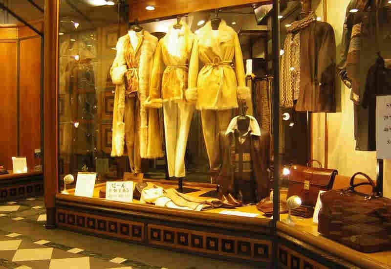 上海新开品牌服装小店的生存之道分析探询
